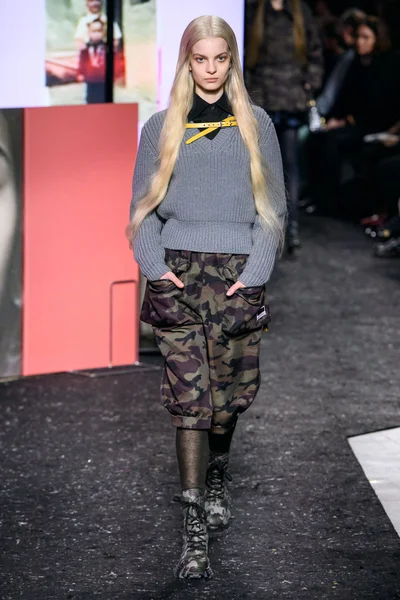 Look 19